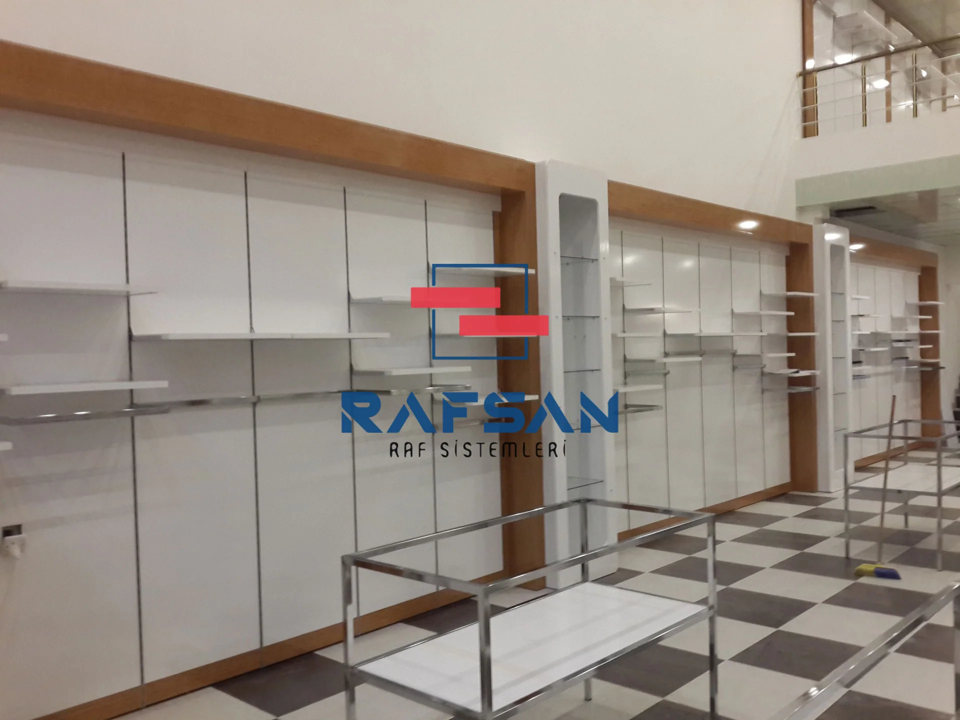 Bijuteri raf sistemi uygulaması 03