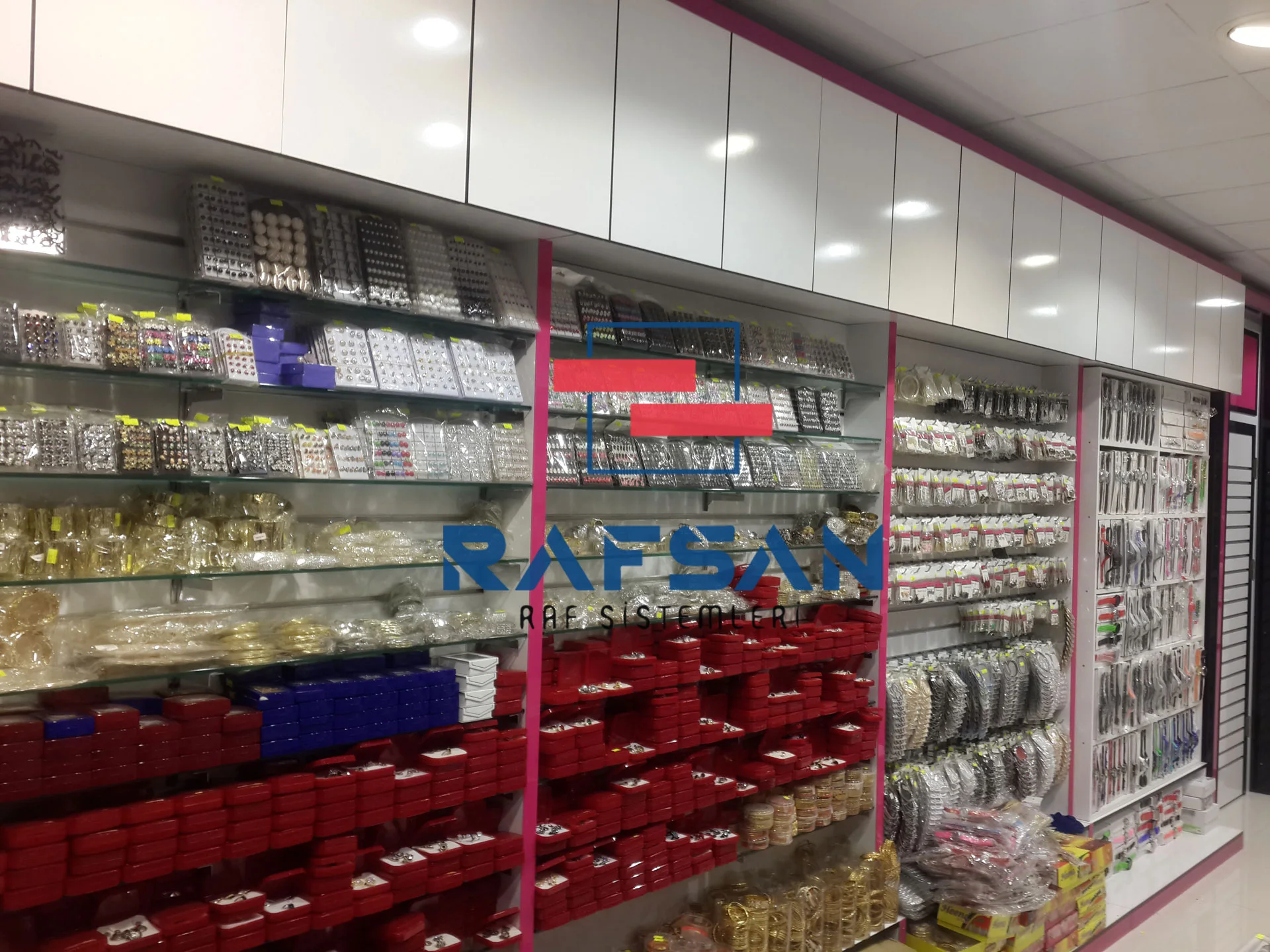 Bijuteri raf sistemi uygulaması 05